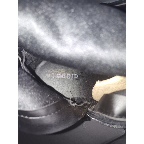 NWOT Torrid Stretch Black Patent Knee Boot Lug Sole 9WW Wide Calf - Picture 3 of 11